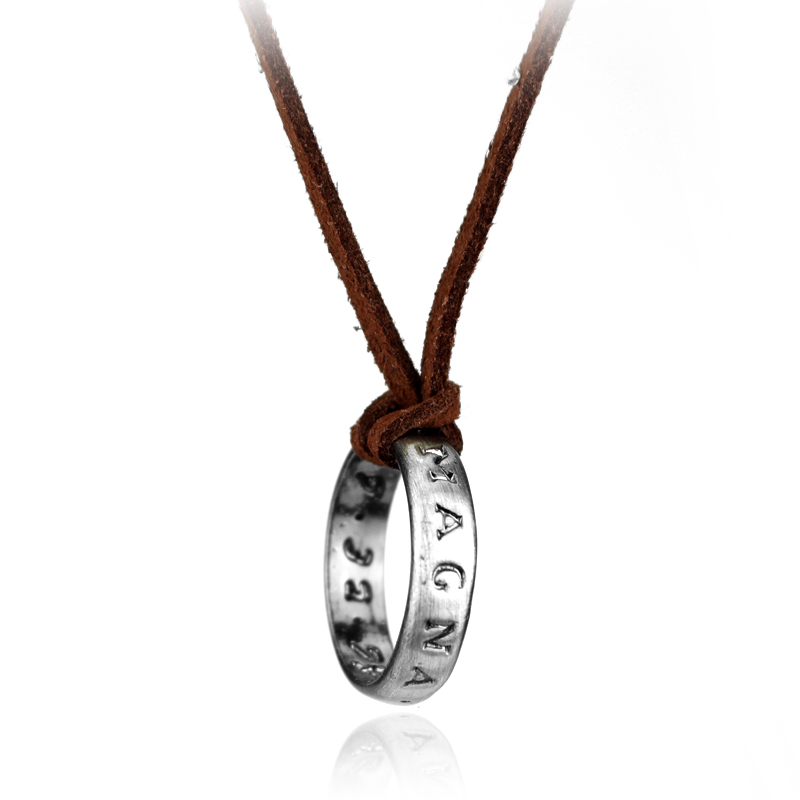 Collier chaîne en cuir Anime G - Vintage Collectible Item avis et prix